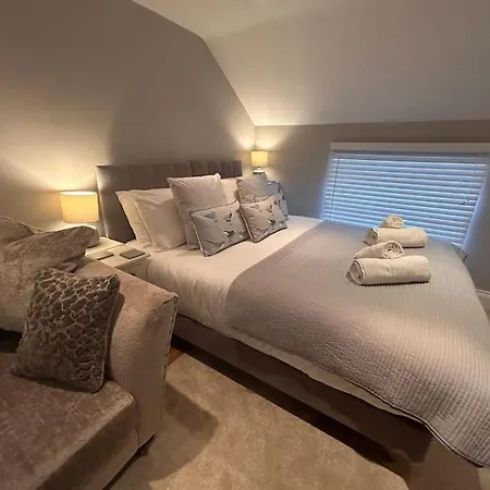 The Gatehouse, Bijou Studio - Sleeps 2 Apartment